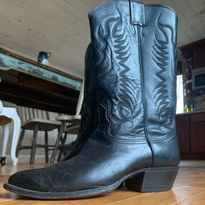 Black Nocona leather boots (men:8/women:9.5-10)